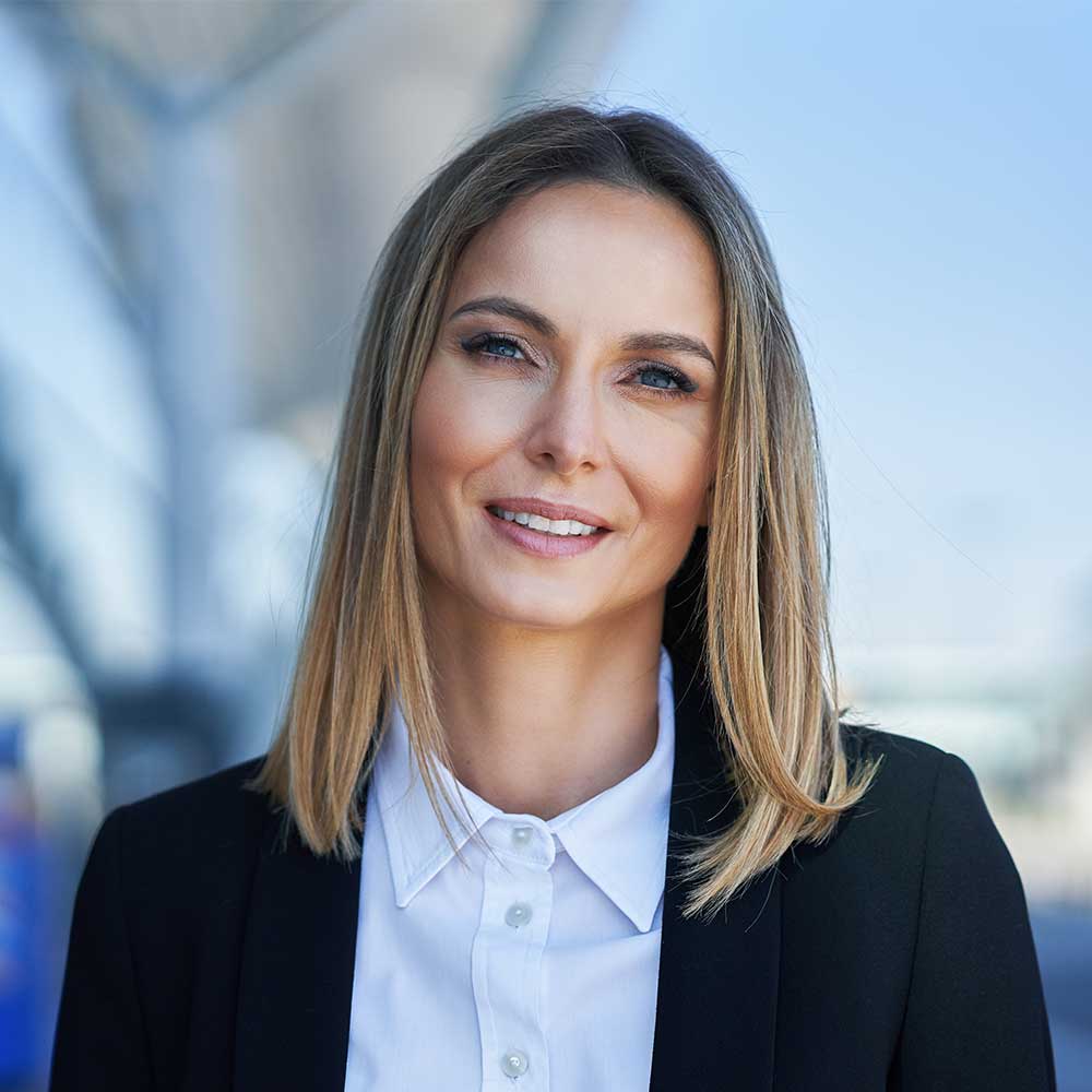 adult-female-passenger-at-the-airport-ST2SKSA.jpg
